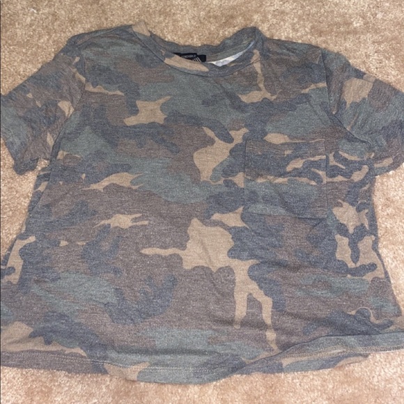 Forever 21 camo crop top! Size M has a pocket on the front! - Picture 1 of 1